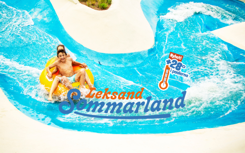 pojkar i badring i forsen på leksand sommarland